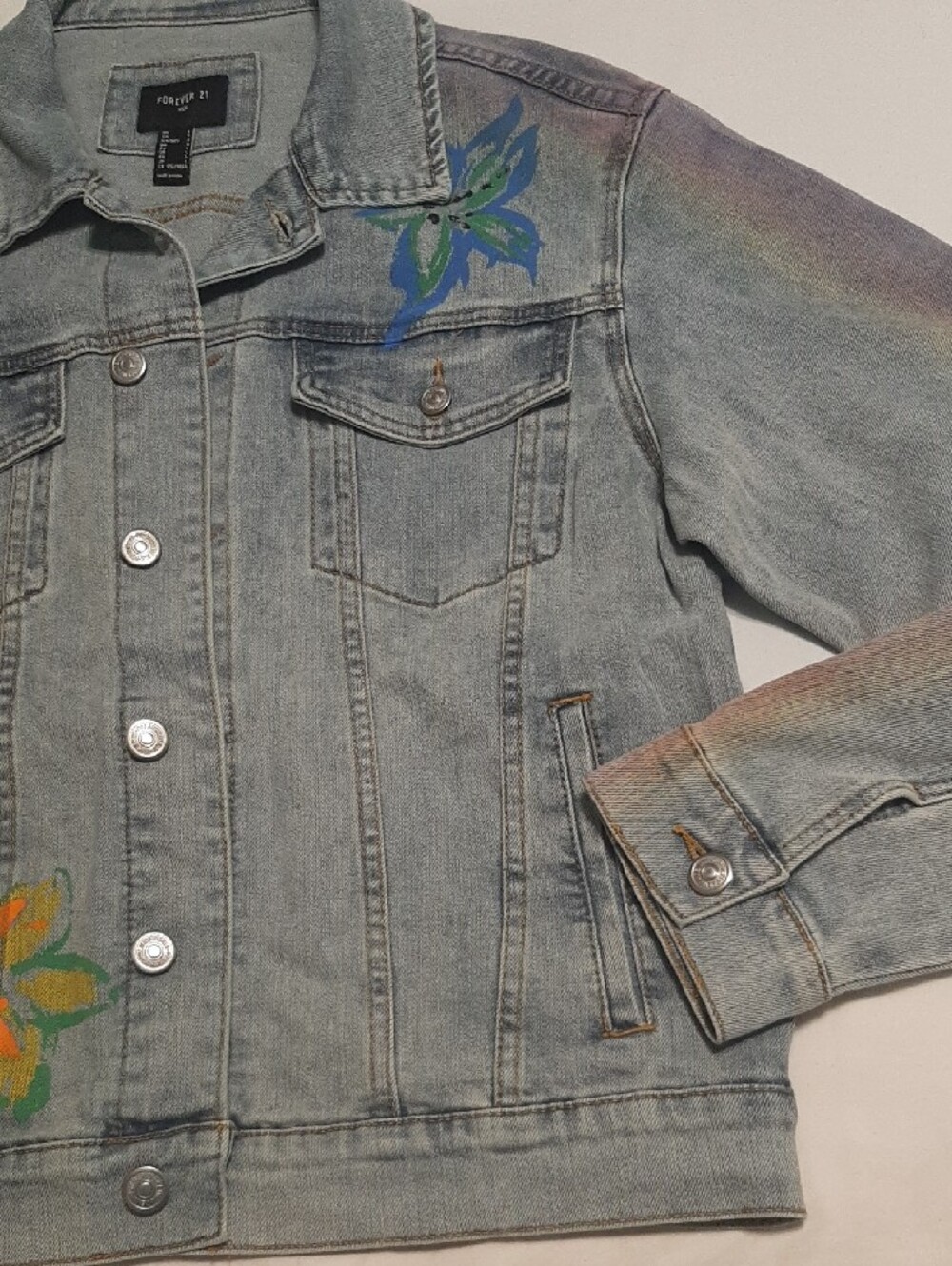 Forever 21 Size L Denim Jacket Painted Floral Abstract Design Vintage Worn Look - Picture 4 of 16